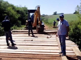 Prefeituras de Ernestina e Passo Fundo trabalham juntas em reconstrução de ponte